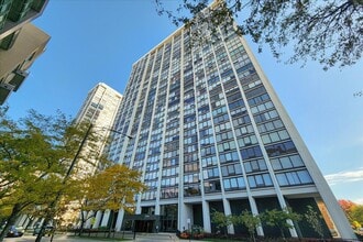 Building Photo - 5445 N Sheridan Rd