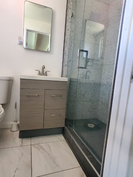 Building Photo - 9215 Nichols St