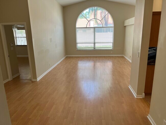 Building Photo - 1073 Siena Oaks Cir E