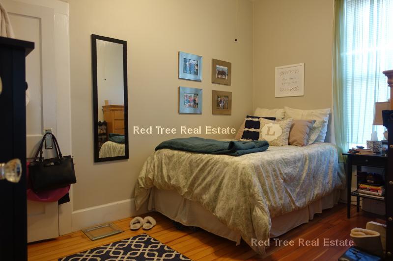 Building Photo - 554 E 4th St