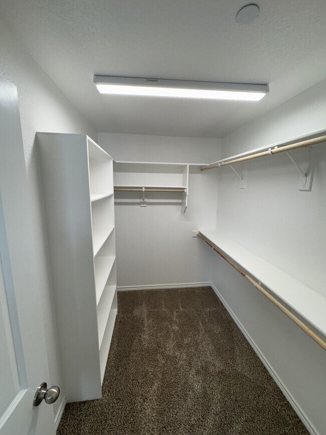 Building Photo - 7615 Stonehollow