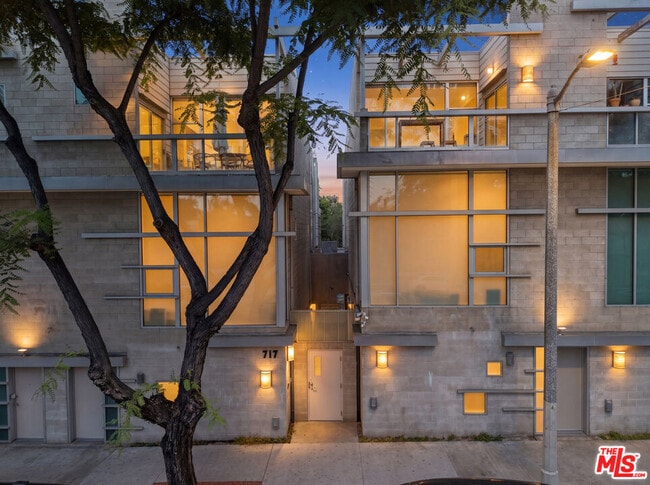 Building Photo - 717 Highland Ave