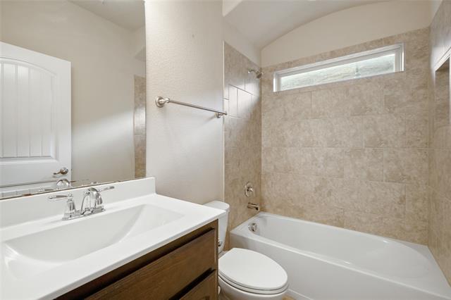Building Photo - 15820 Oak Pointe Dr
