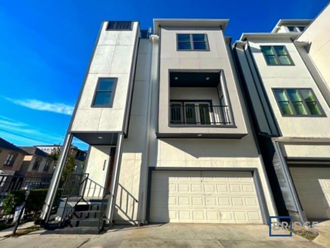 Building Photo - 2208 Arabelle St