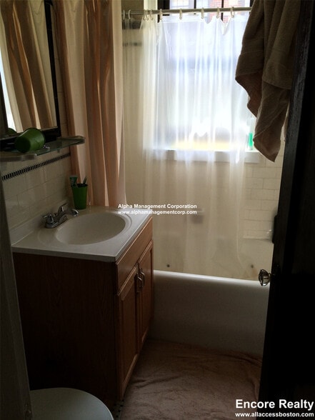 Building Photo - 349 Pleasant St