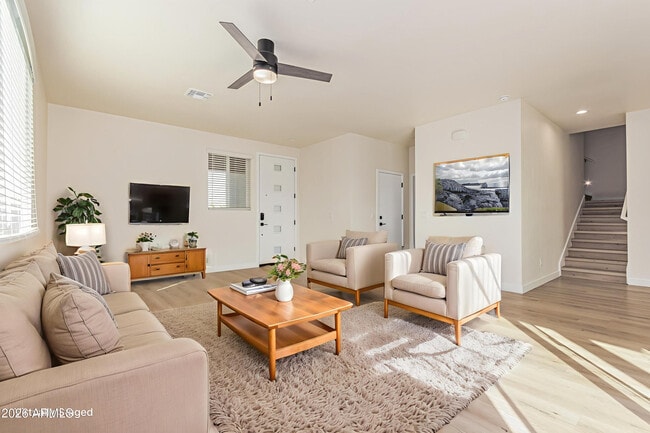 Building Photo - 133 W Latona Rd