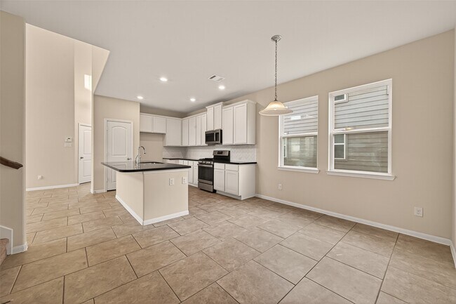 Building Photo - 6126 Prince Pl Dr