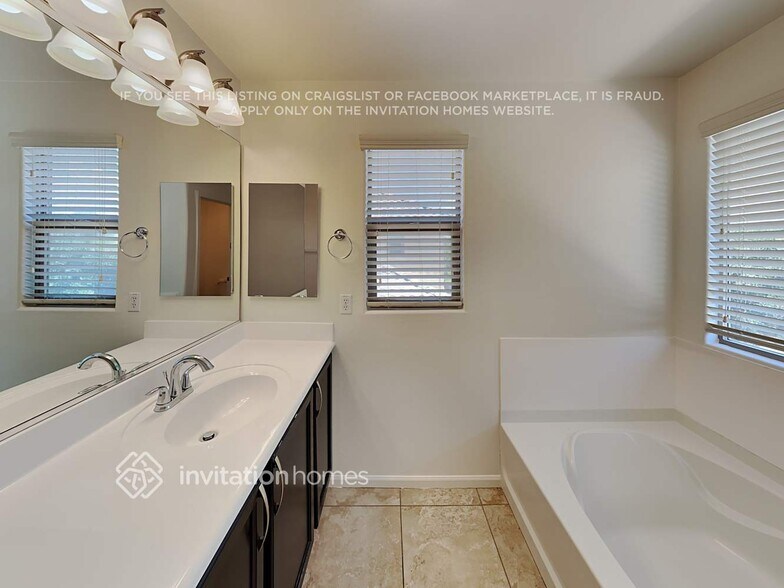 Building Photo - 1453 S Ponderosa Dr