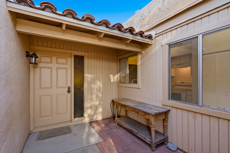 Building Photo - 359 N Calle Del Chancero