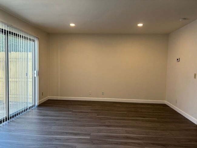Building Photo - Completely remodeled and updated condo close to Fresno State and shopping. *Ask about the Move-in...