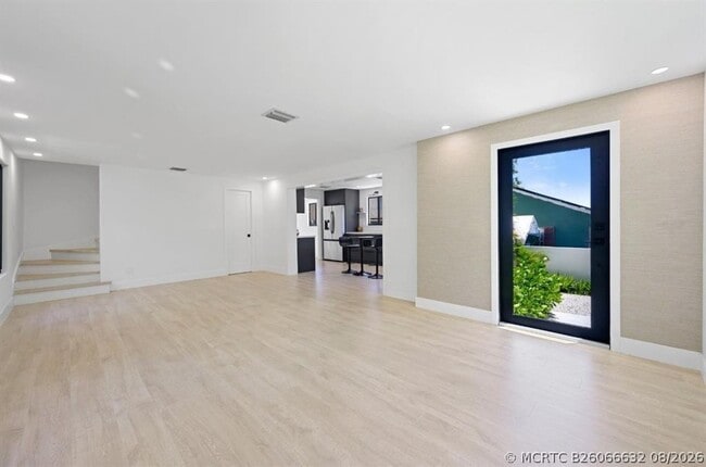 Building Photo - 823 33rd St