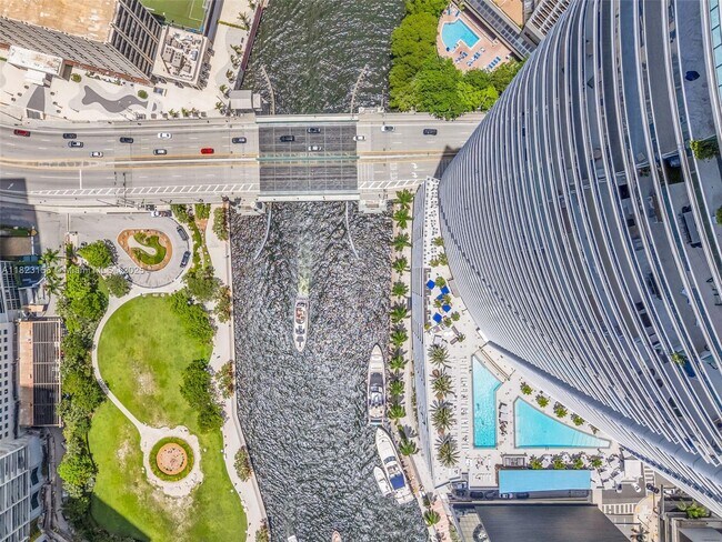 Building Photo - 200 Biscayne Blvd Way