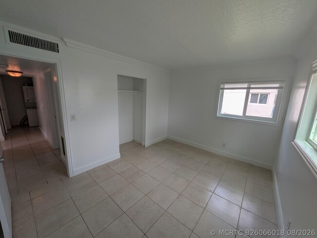Building Photo - 817 Lighthouse Dr