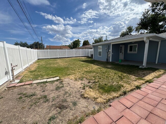 Building Photo - Beautiful main level home for sale