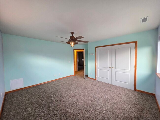 Building Photo - 3493 Hanstead St