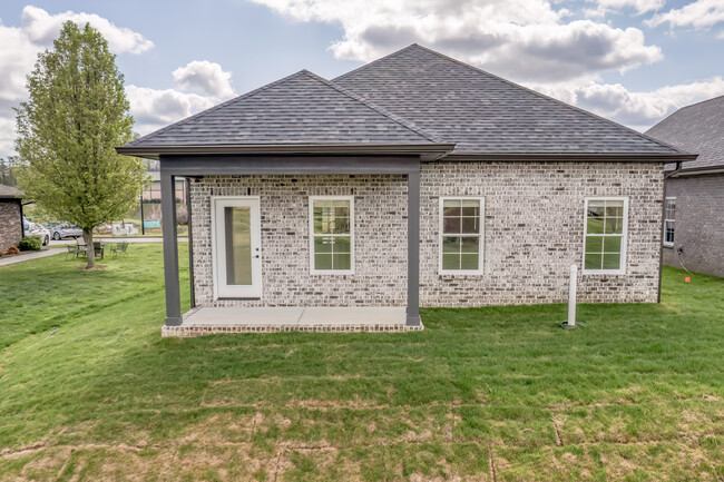 Building Photo - 325 Monroe Dr