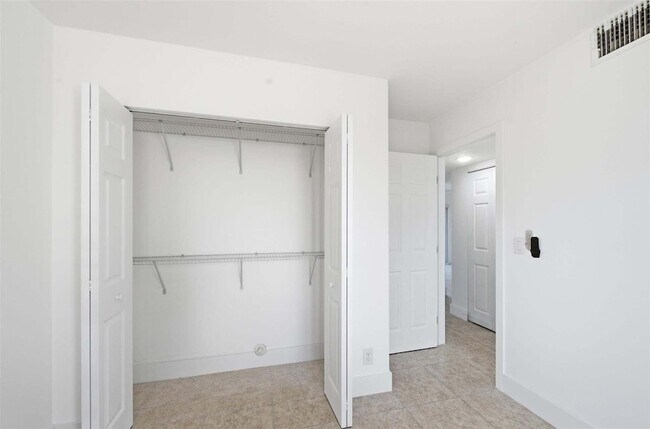 Building Photo - 3228 Coral Ridge Dr