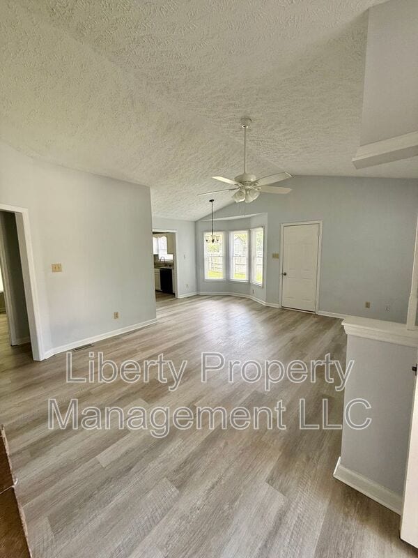 Building Photo - 1222 Skyline Dr