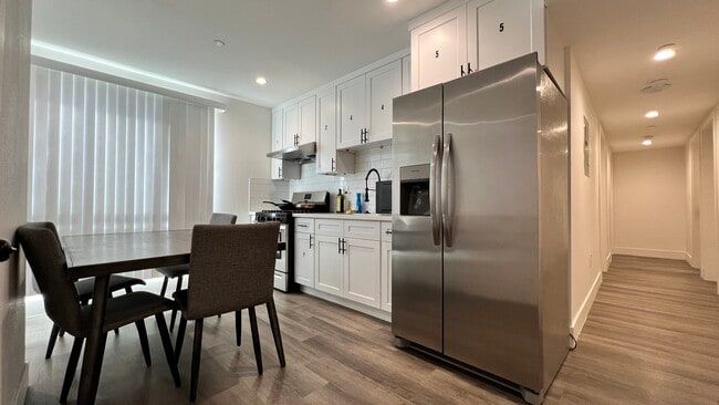 Building Photo - 1530 W 37th St -- Housing near USC/Ktown