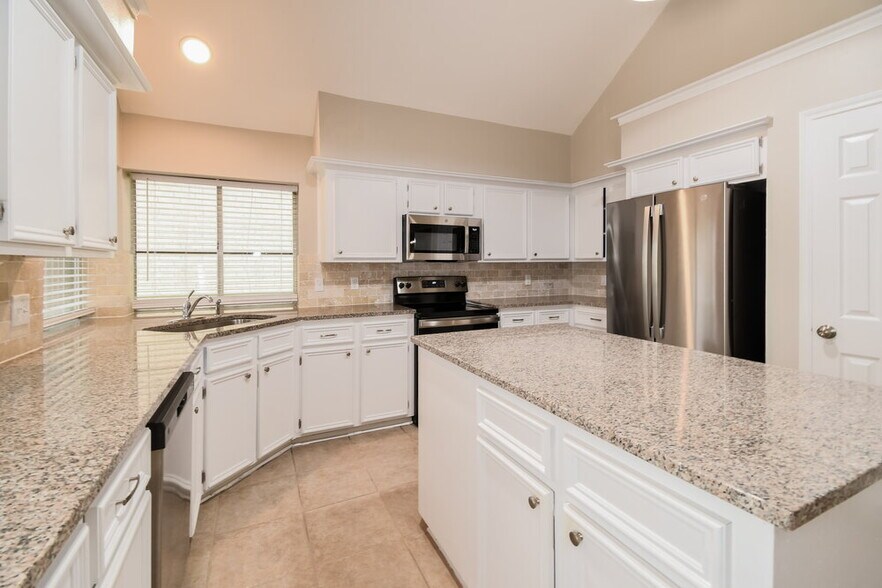 Building Photo - 4765 Oakmont Ct