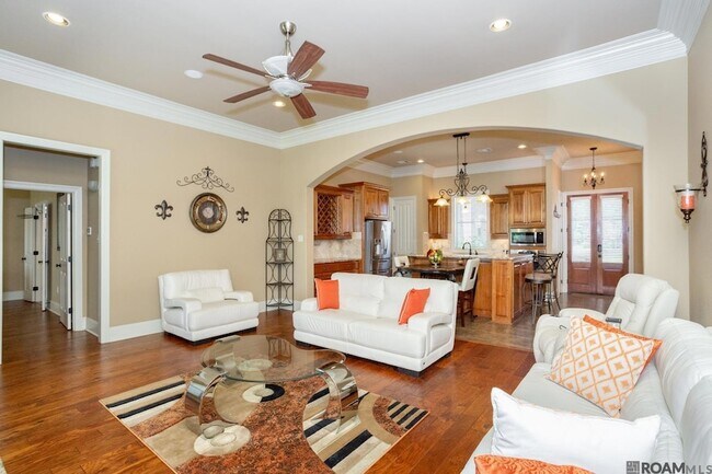 Building Photo - 9430 Magnolia Crossing Dr