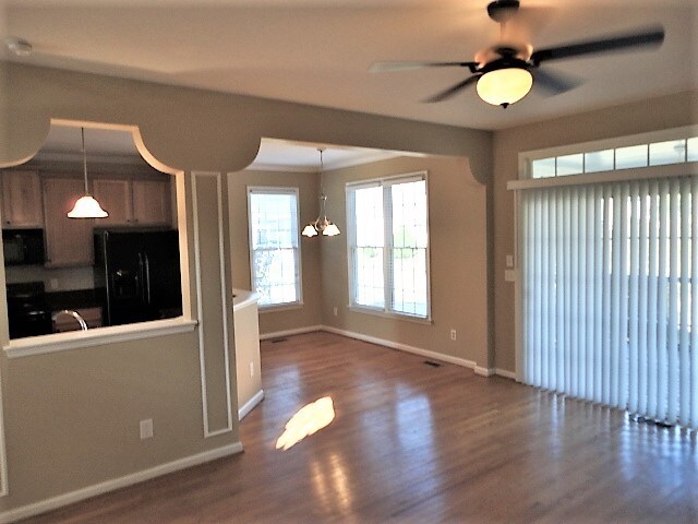 Building Photo - 905 Alba Rose Lane