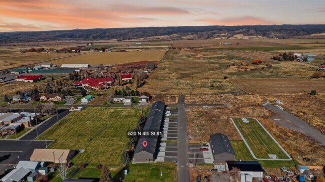 Building Photo - Beautiful 3 Bed, 2.5 Bath Townhome in Ashton - Shorter lease terms available