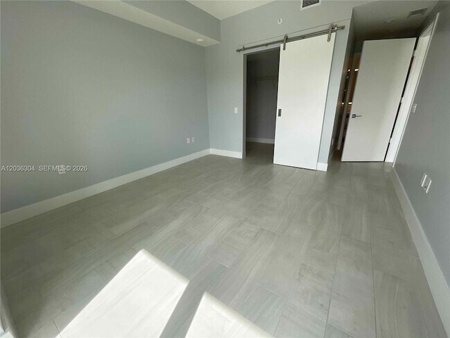 Building Photo - 2000 Metropica Wy