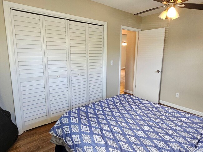 Building Photo - Annual Unfurnished 2 Bedroom 2 Bathroom Single Family Home in South Venice!