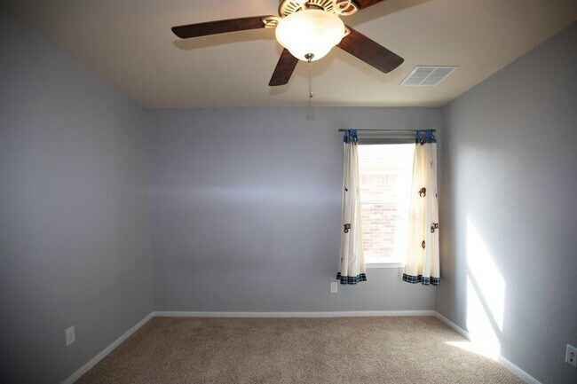 Building Photo - 7010 Stevenson Dr