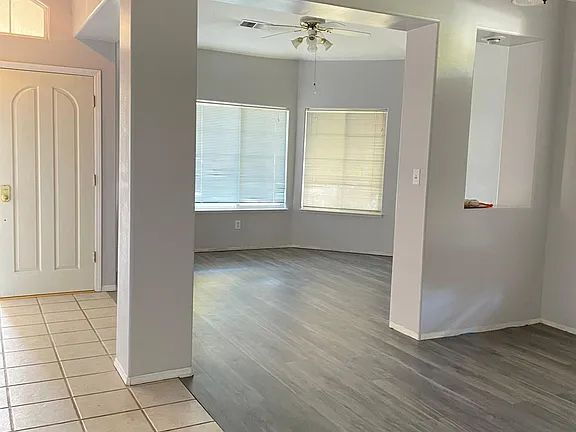 Building Photo - Location, location, location! This charming home is located in the much desired Northwest area of...