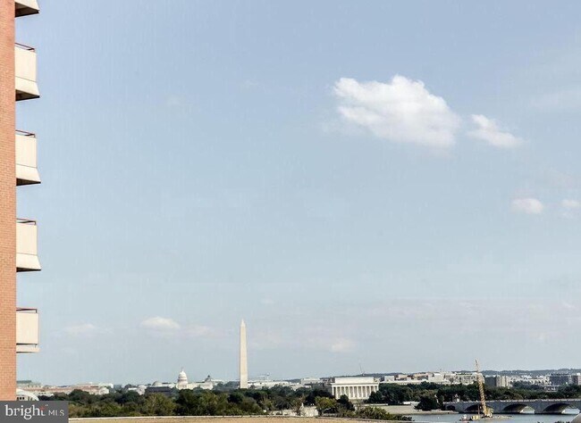 Building Photo - 1011 Arlington Blvd