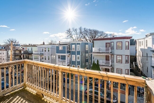 Building Photo - 15 Groom St