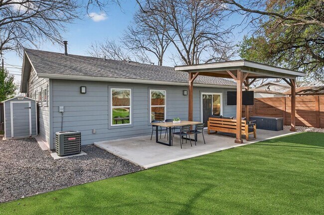 Building Photo - 504 W Croslin St