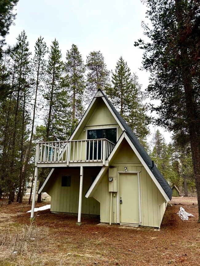 Building Photo - Charming A-Frame Cabin in La Pine!!