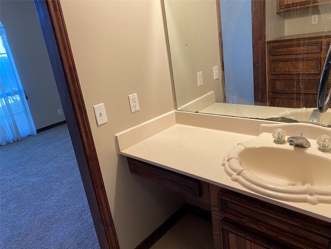 Building Photo - 301 Jansen Dr