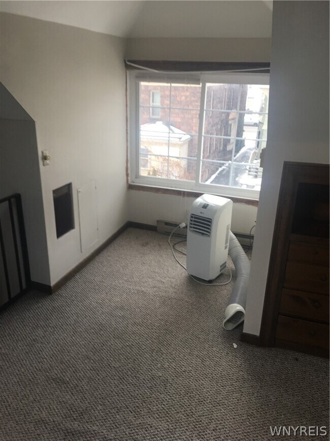 Building Photo - 419 Richmond Ave