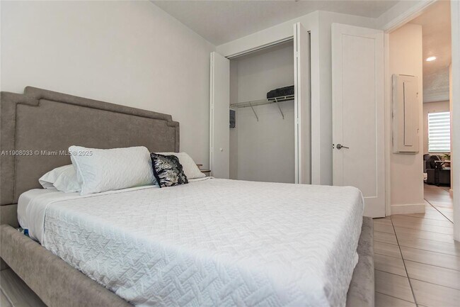 Building Photo - 6401 NW 103rd Pl