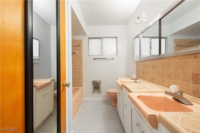 Building Photo - 1608 Houssels Ave