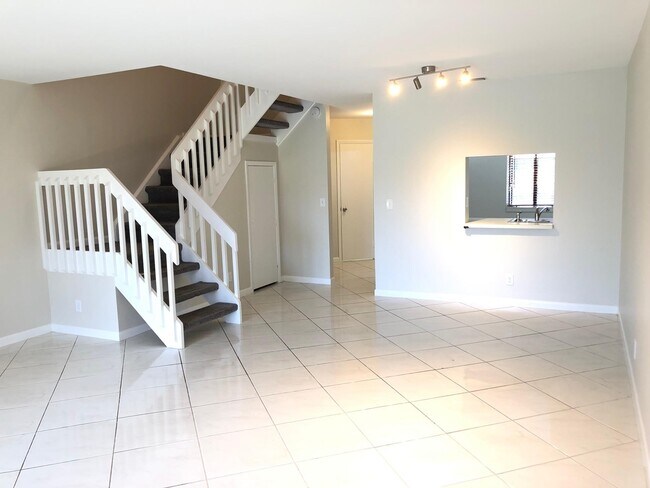 Building Photo - 3711 Carambola Cir N