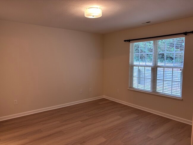 Building Photo - 83 Birkshire Way