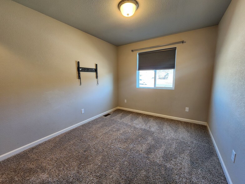Building Photo - 2118 Birmingham Loop