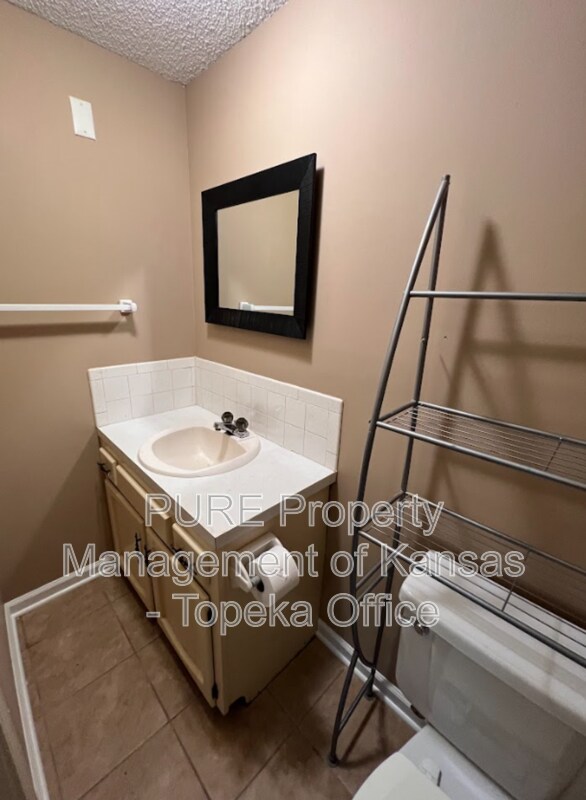 Building Photo - 2013 NW 84th Terrace