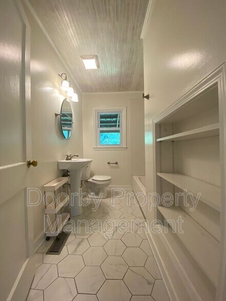 Building Photo - 4833 Appian Way