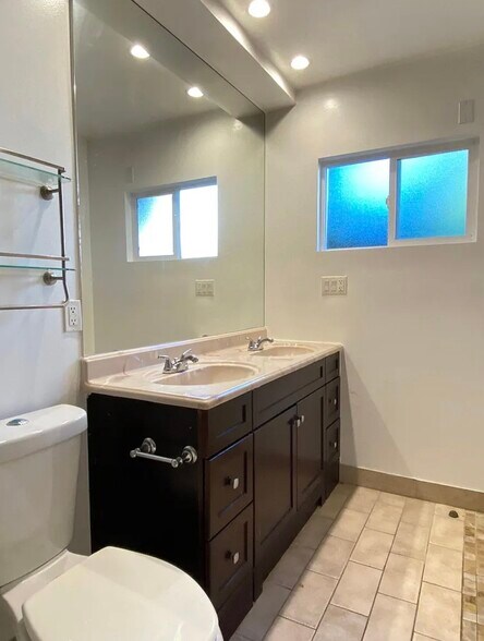 Building Photo - 538 Brooks Ave