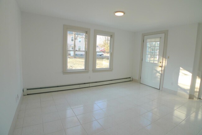 Building Photo - 83 Main St