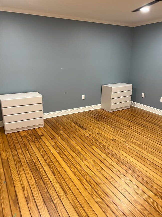 Building Photo - Beautiful Home on Esplanade across from Go...