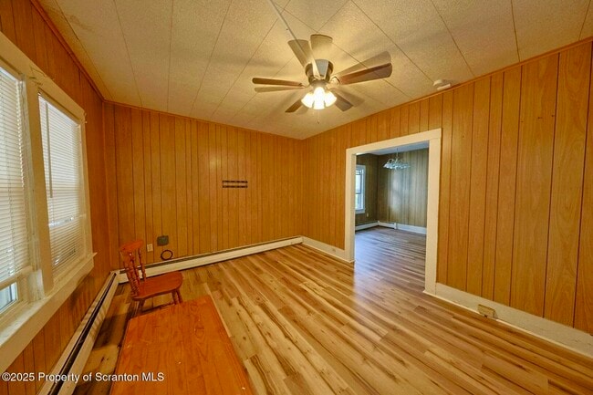 Building Photo - 2140 Pond Ave