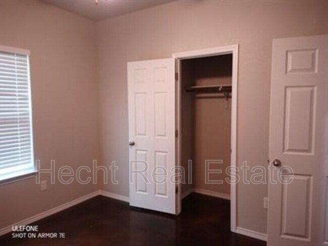 Building Photo - 1103 Stanley Wy