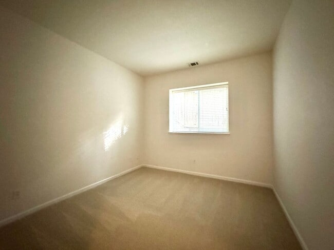 Building Photo - TENTATIVELY RENTED 3 Bedrooms, 2 1/2 Bathrooms, Serene Napa Setting